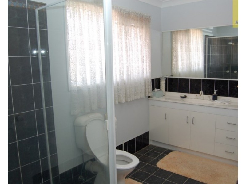 5 Carnation Crescent, Calamvale QLD 4116