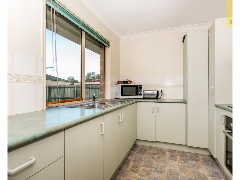 11 Robert South Drive, Crestmead QLD 4132