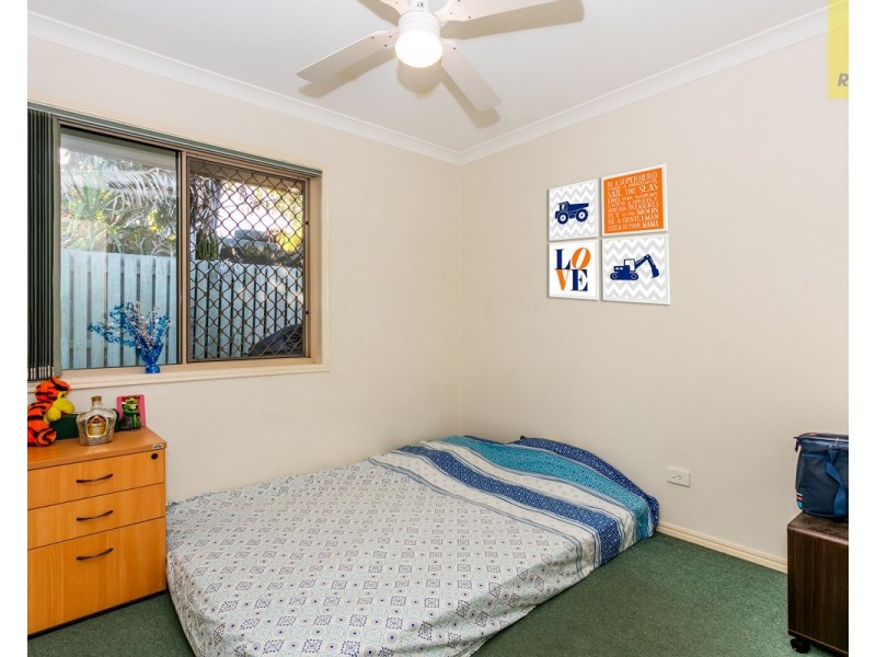 11 Robert South Drive, Crestmead QLD 4132