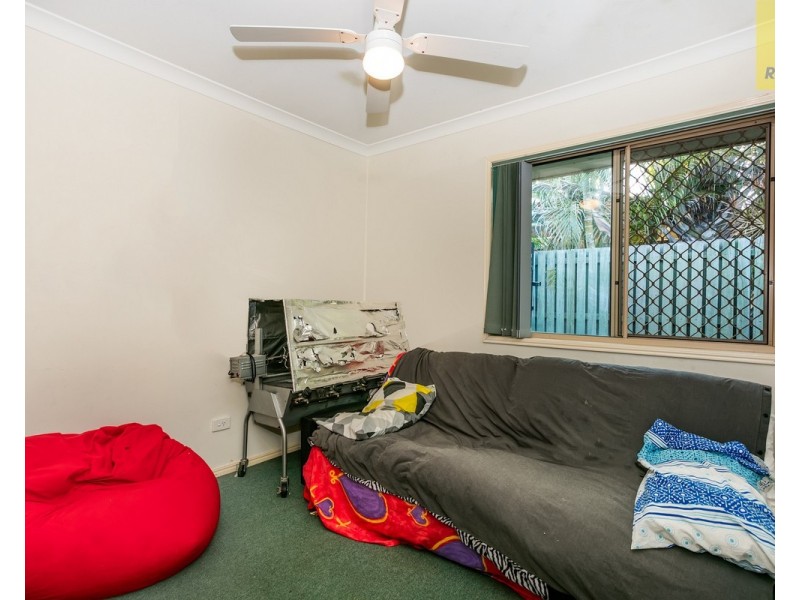 11 Robert South Drive, Crestmead QLD 4132