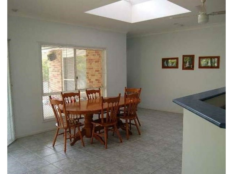 15 Owens Crescent, Regents Park QLD 4118