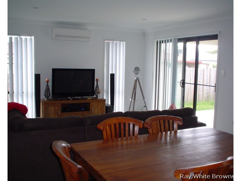 7 Pine Grove Drive, Crestmead QLD 4132