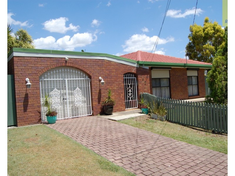 102 Conifer Street, Hillcrest QLD 4118