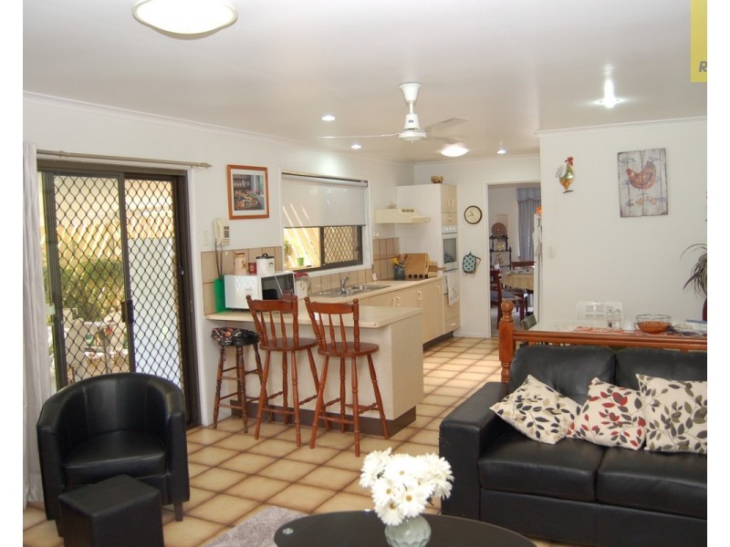 102 Conifer Street, Hillcrest QLD 4118