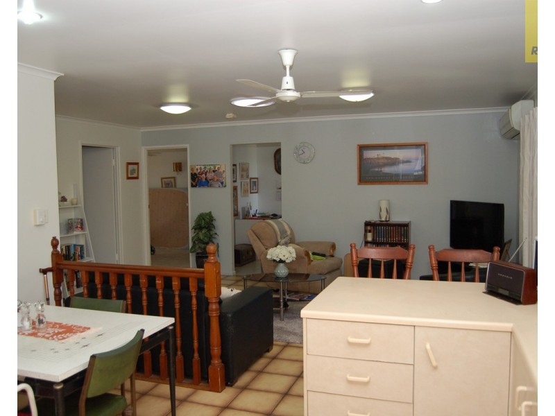 102 Conifer Street, Hillcrest QLD 4118