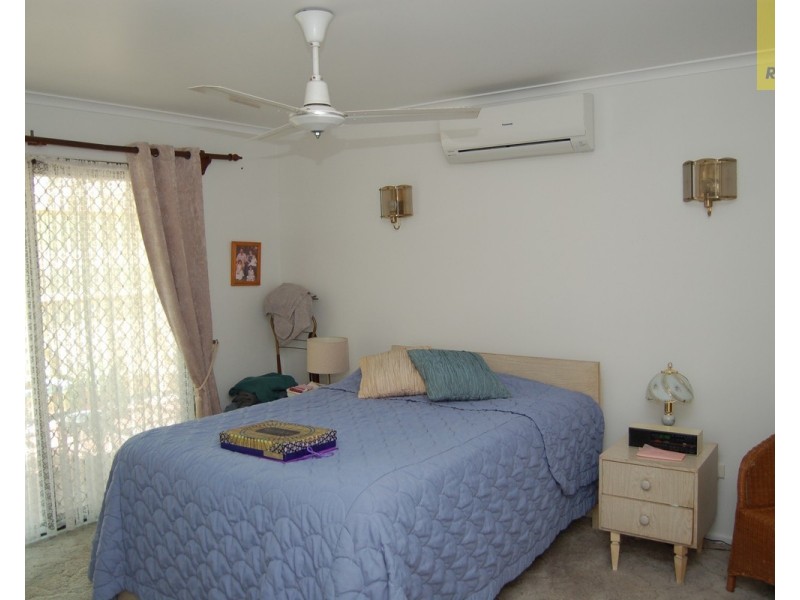 102 Conifer Street, Hillcrest QLD 4118