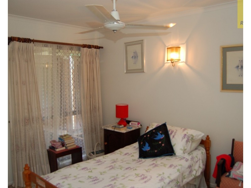 102 Conifer Street, Hillcrest QLD 4118