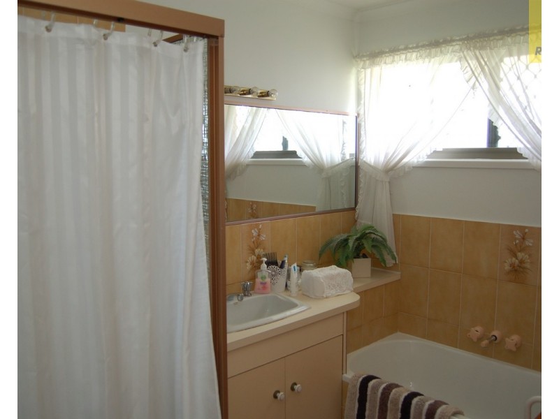 102 Conifer Street, Hillcrest QLD 4118