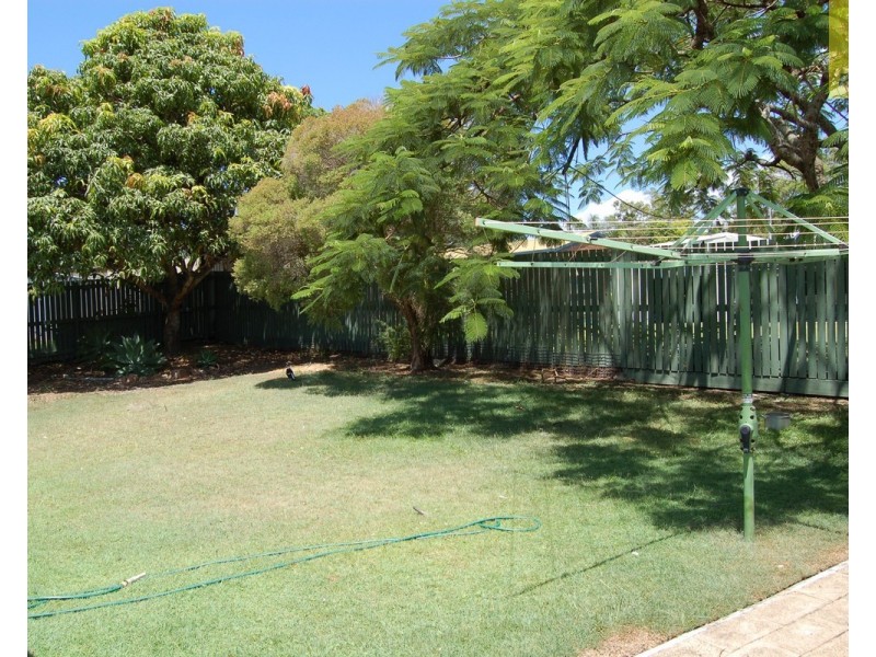 102 Conifer Street, Hillcrest QLD 4118