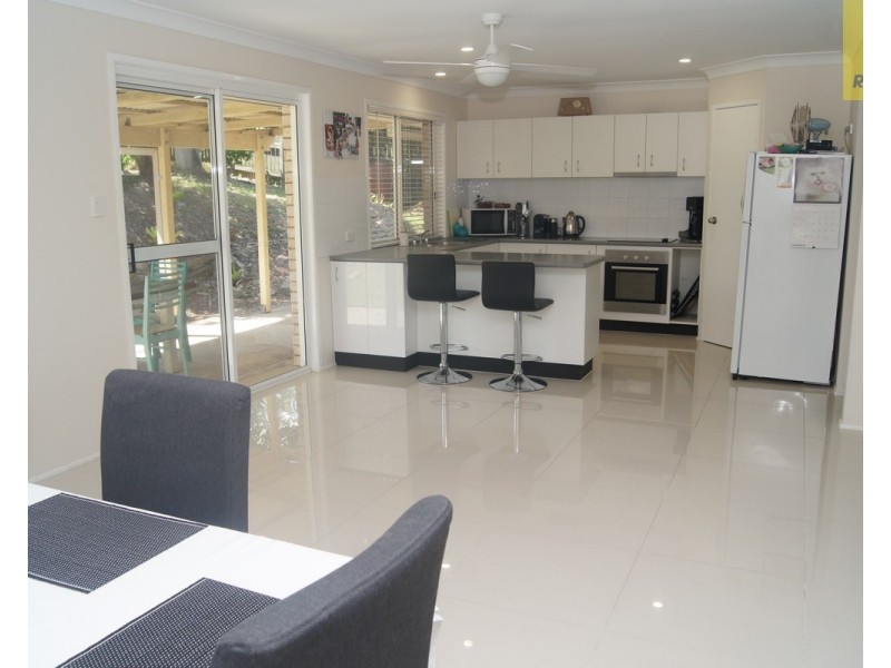 6 Magenta Court, Mount Warren Park QLD 4207