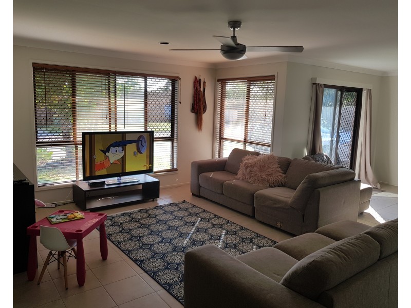 5 Bottlebrush Drive, Regents Park QLD 4118