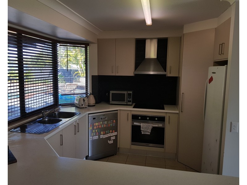 5 Bottlebrush Drive, Regents Park QLD 4118