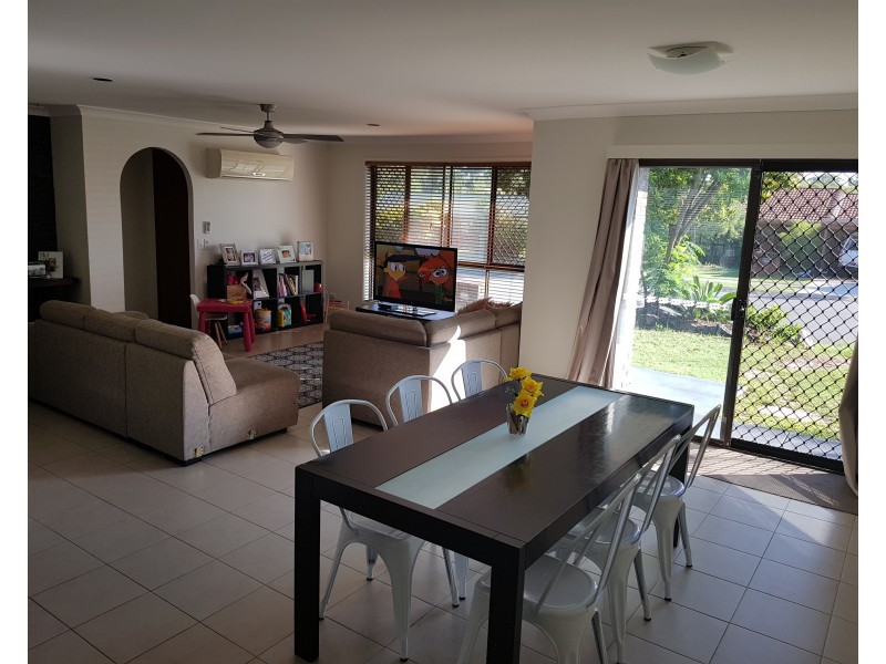 5 Bottlebrush Drive, Regents Park QLD 4118