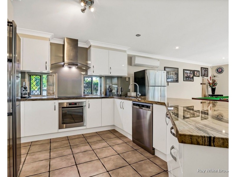 4 Watarrka Drive, Parkinson QLD 4115