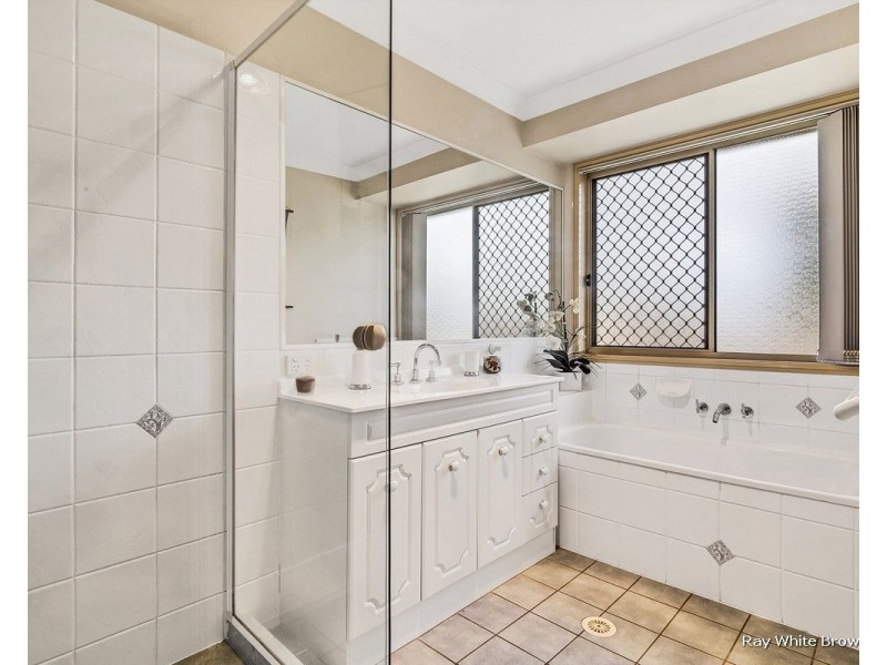 4 Watarrka Drive, Parkinson QLD 4115