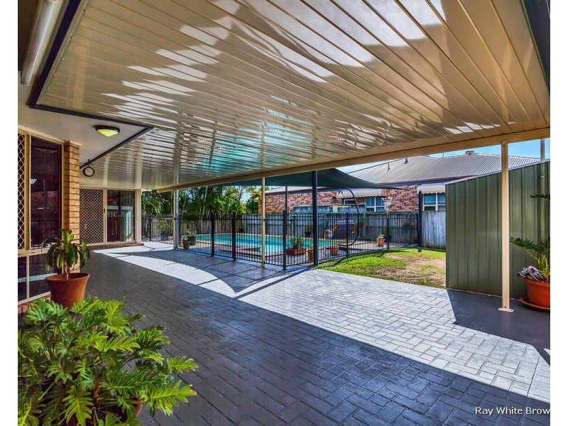 4 Watarrka Drive, Parkinson QLD 4115