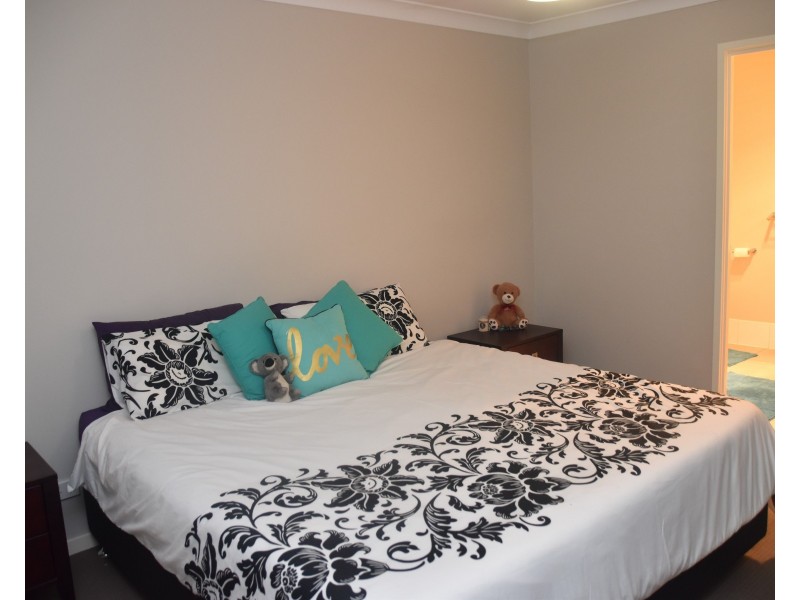 34 Richmond Crescent, Waterford QLD 4133