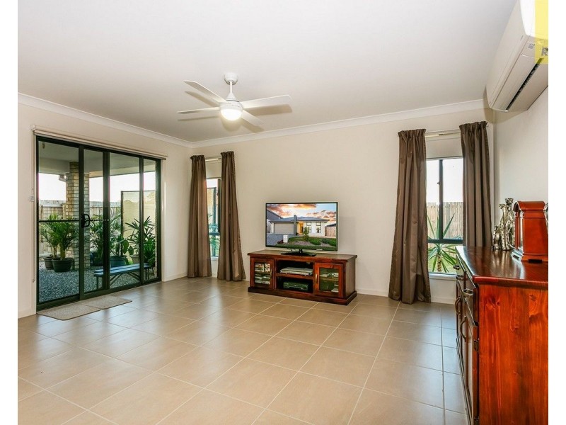 27 Mount Archer Road, Park Ridge QLD 4125