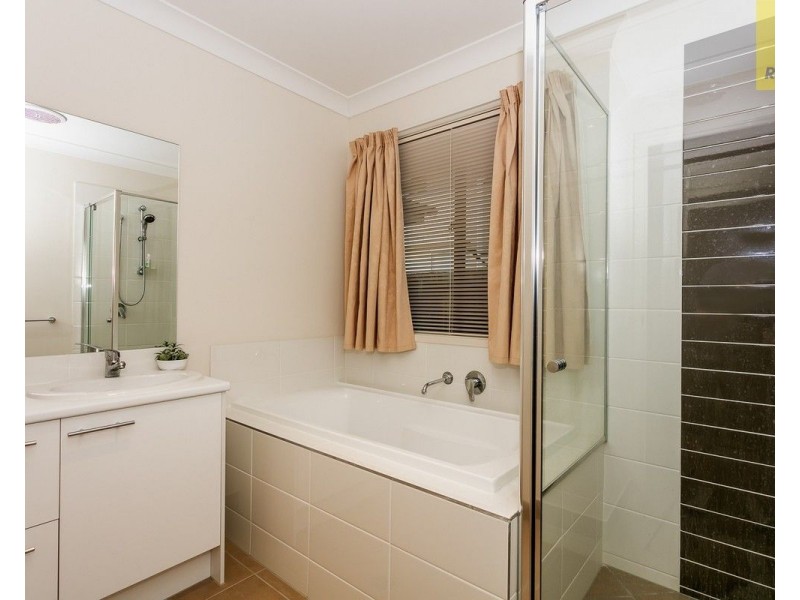 27 Mount Archer Road, Park Ridge QLD 4125