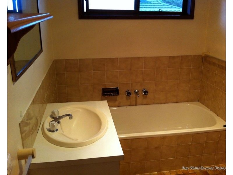 128 Estramina Road, Regents Park QLD 4118