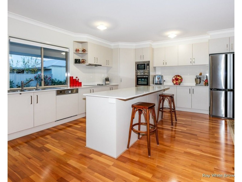 35 Maryland Drive, Regents Park QLD 4118