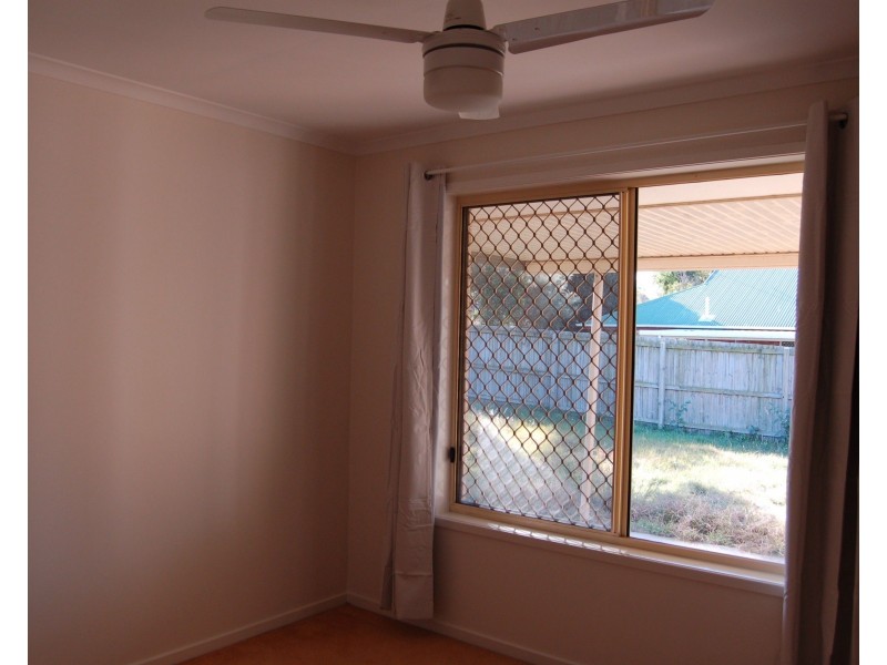 37 Bottlebrush Drive, Regents Park QLD 4118