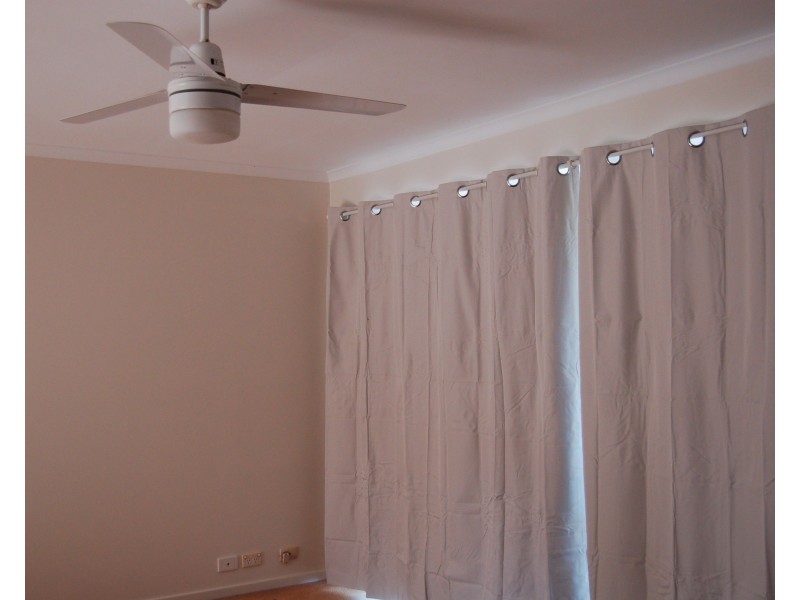 37 Bottlebrush Drive, Regents Park QLD 4118