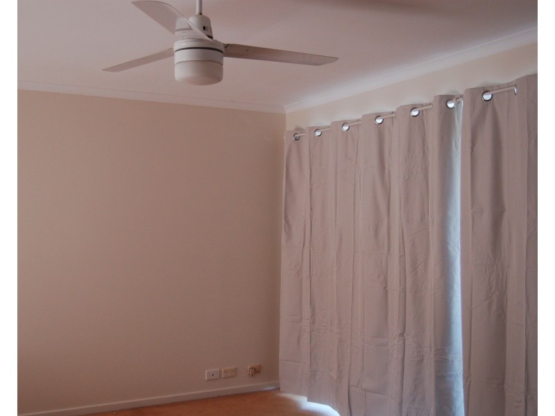 37 Bottlebrush Drive, Regents Park QLD 4118