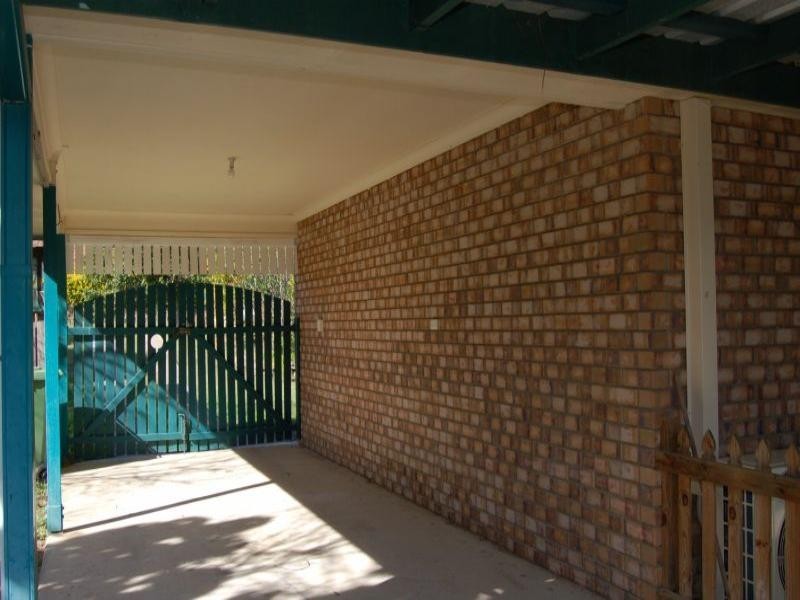 4 Billabong Court, Regents Park QLD 4118