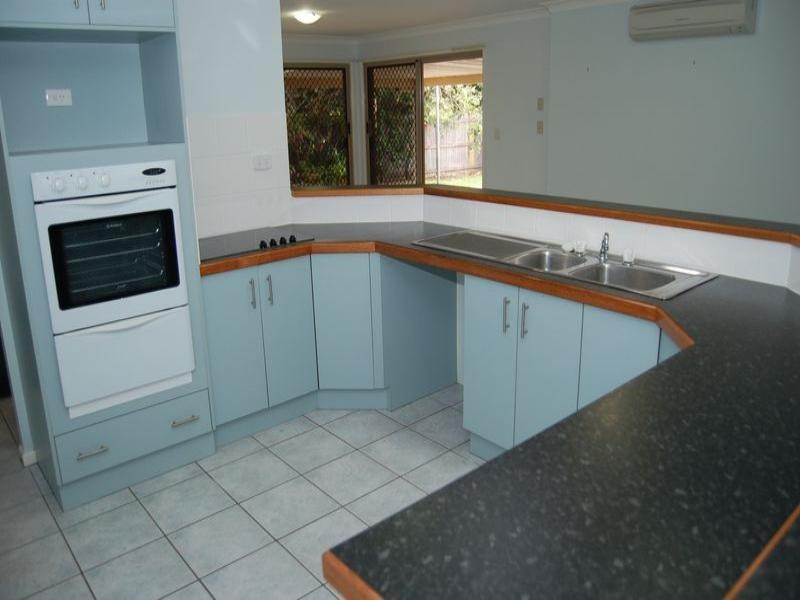 14 Greenvale Court, Regents Park QLD 4118