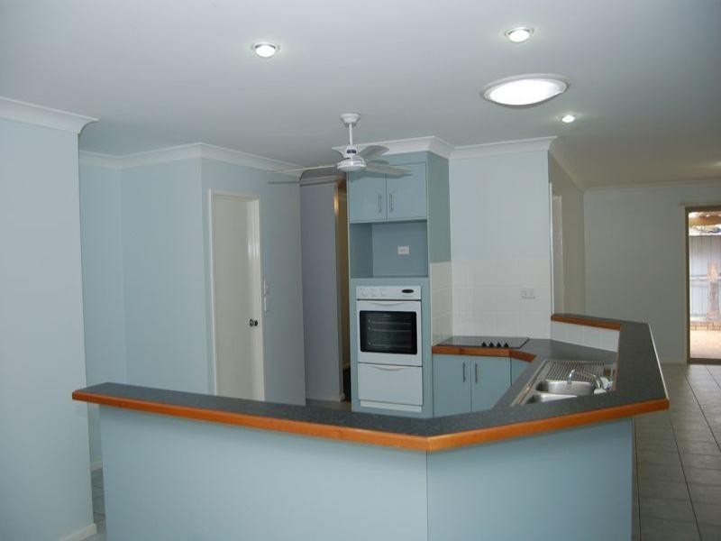 14 Greenvale Court, Regents Park QLD 4118