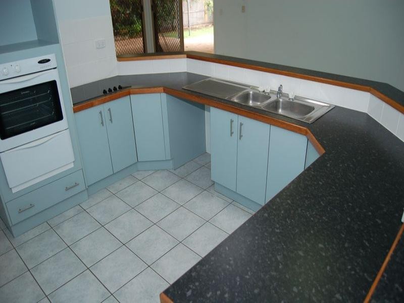 14 Greenvale Court, Regents Park QLD 4118