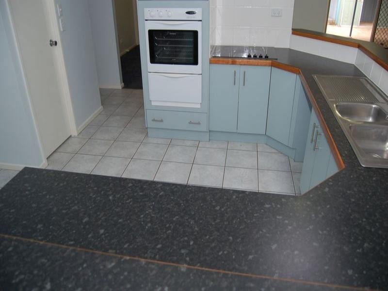 14 Greenvale Court, Regents Park QLD 4118