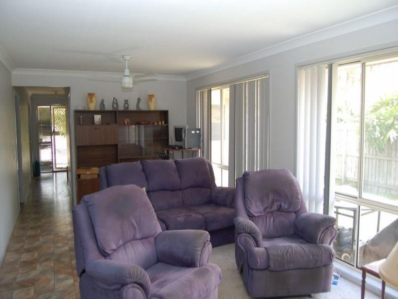 6 Tannadice Court, Regents Park QLD 4118