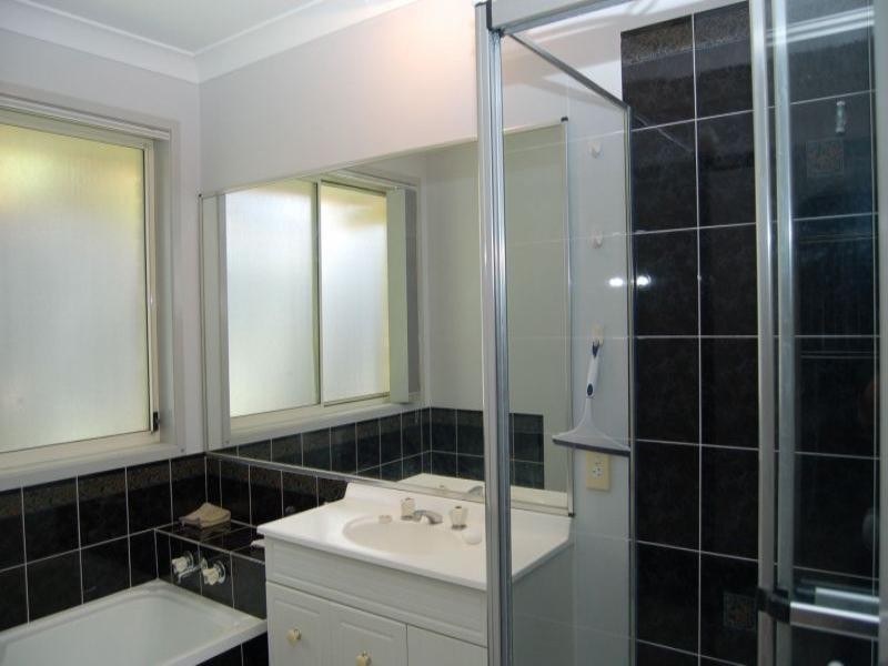 6 Tannadice Court, Regents Park QLD 4118