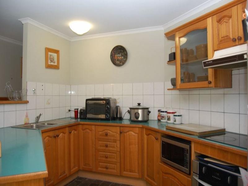 15 Acorus Court, Regents Park QLD 4118