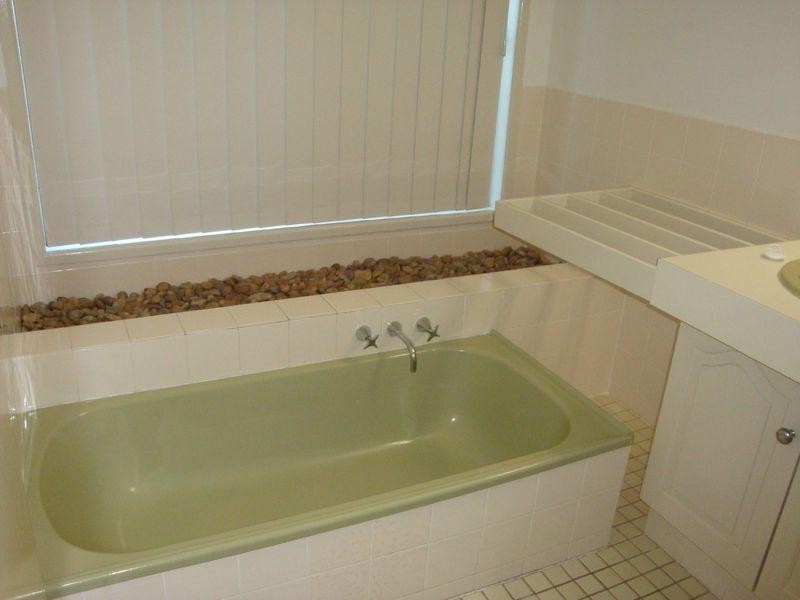 6 Topham Court, Hillcrest QLD 4118