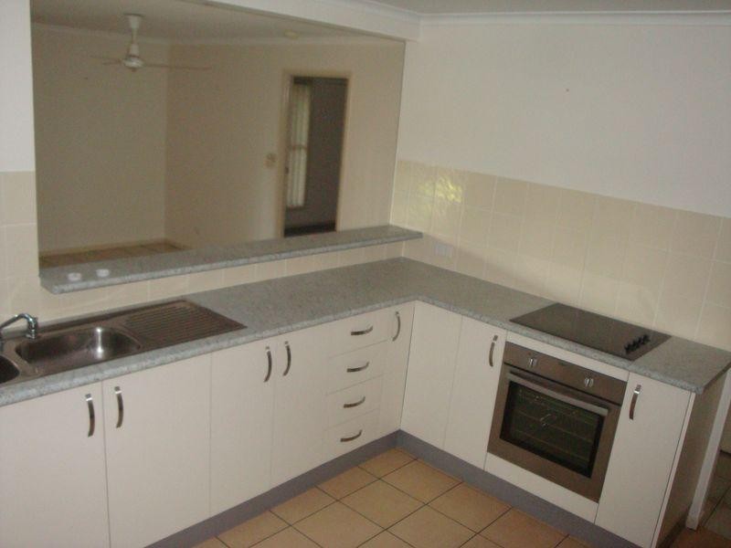 6 Topham Court, Hillcrest QLD 4118