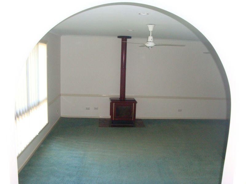 6 Topham Court, Hillcrest QLD 4118