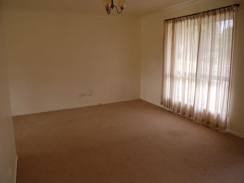16 Cresthill Avenue, Regents Park QLD 4118