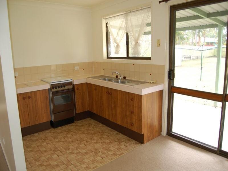 16 Cresthill Avenue, Regents Park QLD 4118