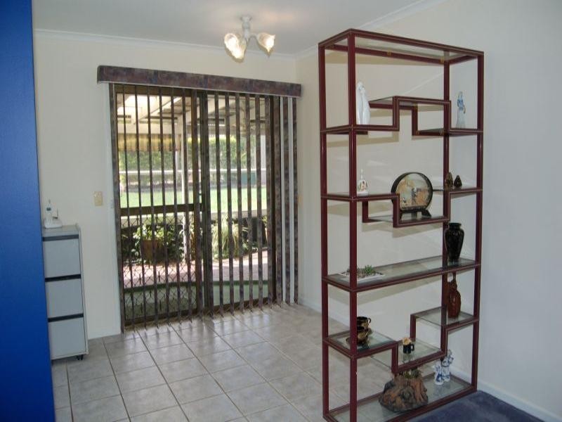 2 Kingfield Court, Regents Park QLD 4118