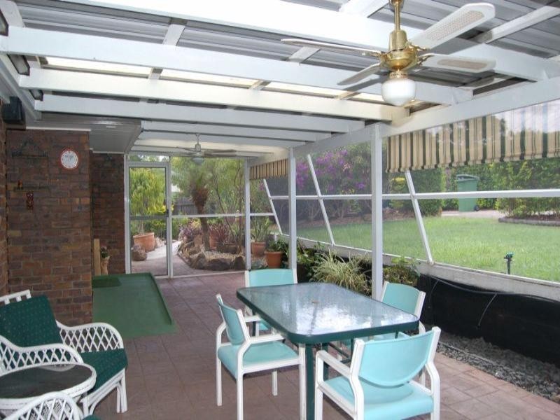 2 Kingfield Court, Regents Park QLD 4118