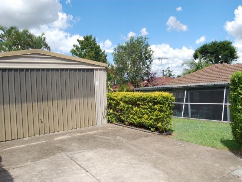 2 Kingfield Court, Regents Park QLD 4118