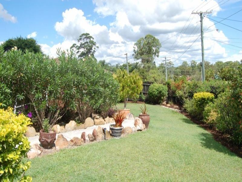2 Kingfield Court, Regents Park QLD 4118