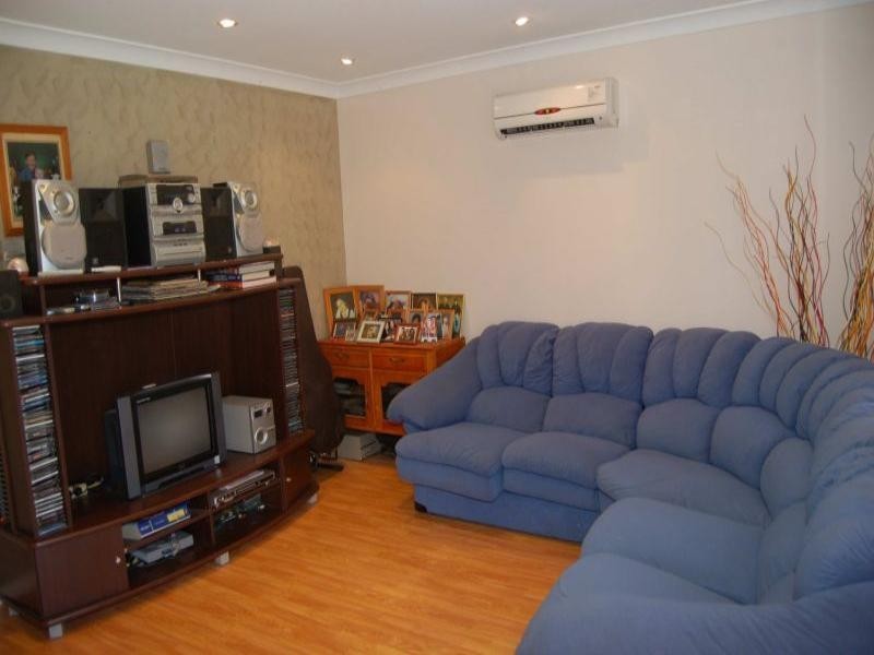 15 Ibrox Street, Regents Park QLD 4118