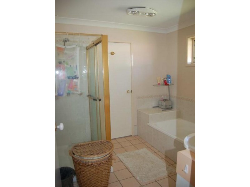 15 Ibrox Street, Regents Park QLD 4118