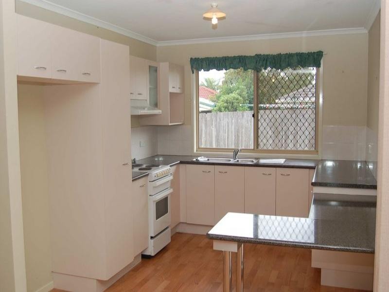 4 Fernhaven Court, Regents Park QLD 4118