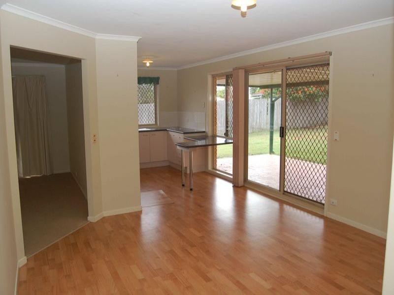 4 Fernhaven Court, Regents Park QLD 4118