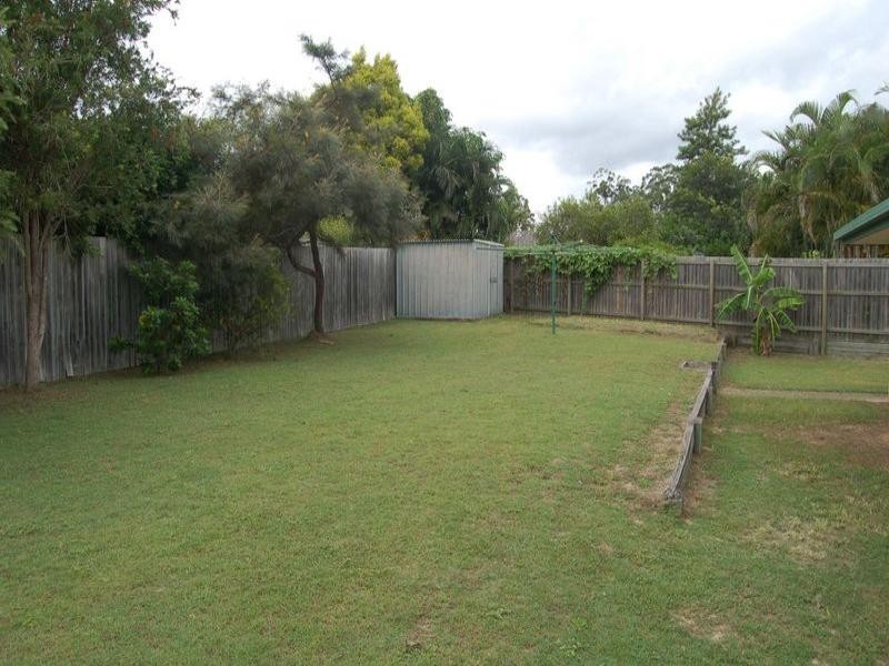 4 Fernhaven Court, Regents Park QLD 4118